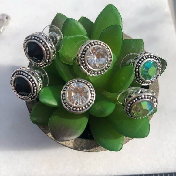 Beautiful set of 3 earrings ✨ Timeless and Classic Feel ✨ - Picture 11 of 15